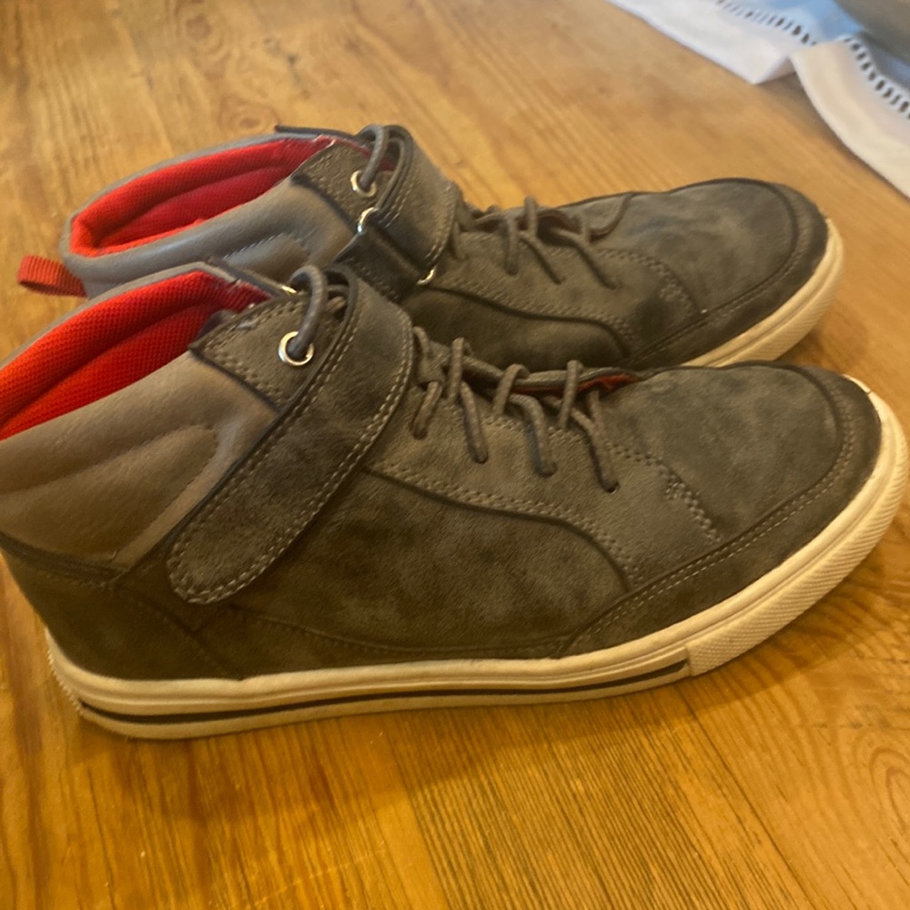 Boys Shoes Size 4